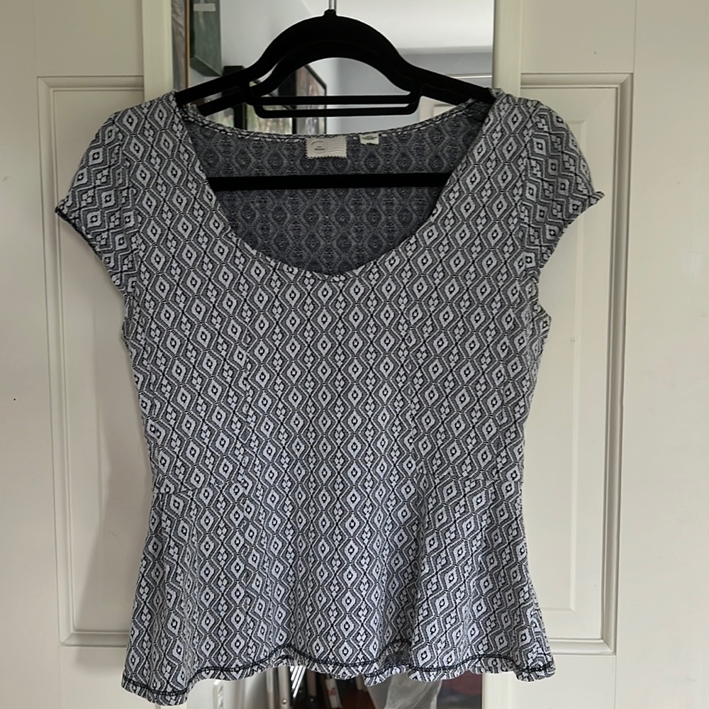 Anthropologie navy blue patterned peplum short sleeve